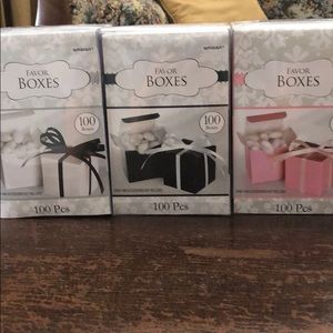 Favor boxes pick a color